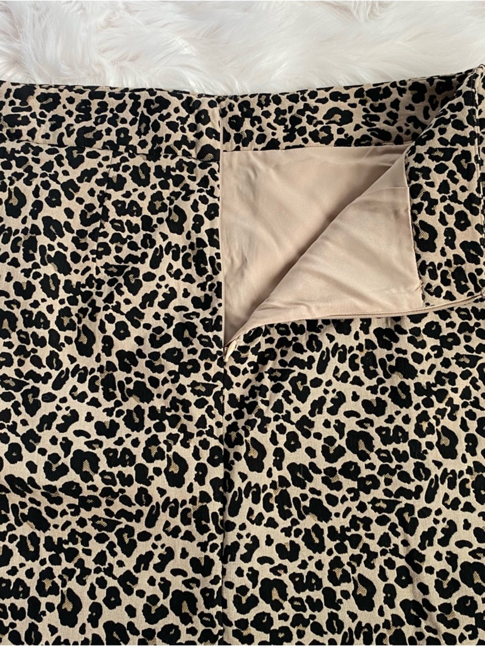 NWT LOFT Leopard Print Mini Skirt Size 8 | Chic Neutral Closet Staple - Picture 4 of 8